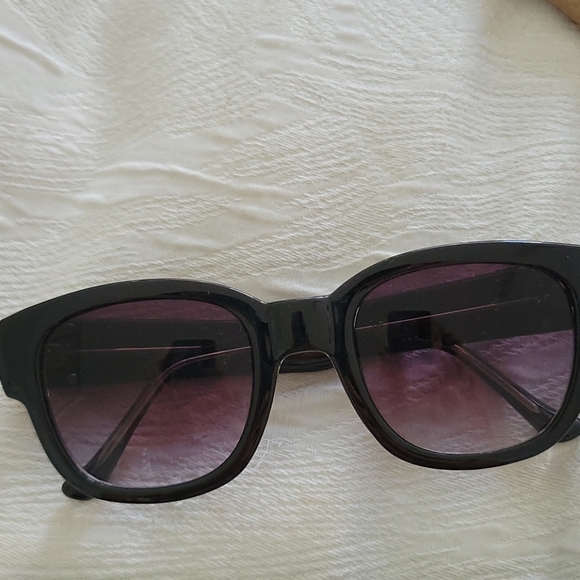 2 pair black ladies sunglasses - Picture 3 of 3